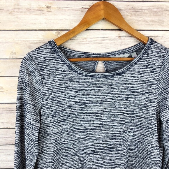 Athleta Breezy Cutout Back Long Sleeve Top Sz XS - Picture 5 of 7